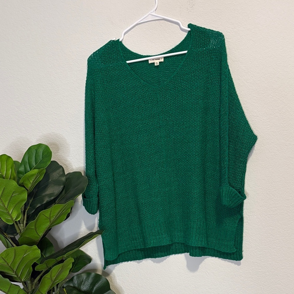 Eesome vibrant emerald green V-Neck dolman sleeve wide knit Sweater m/l